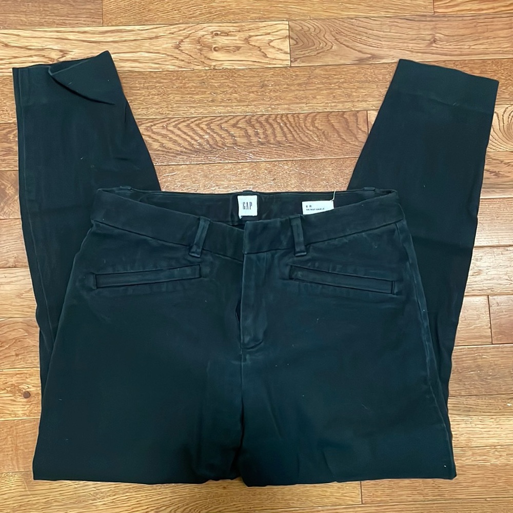 GAP black skinny ankle pants - size 6
